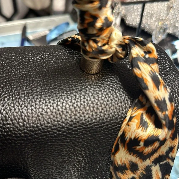 Black handbag with gold hardware and long strap and wallet - Picture 6 of 9